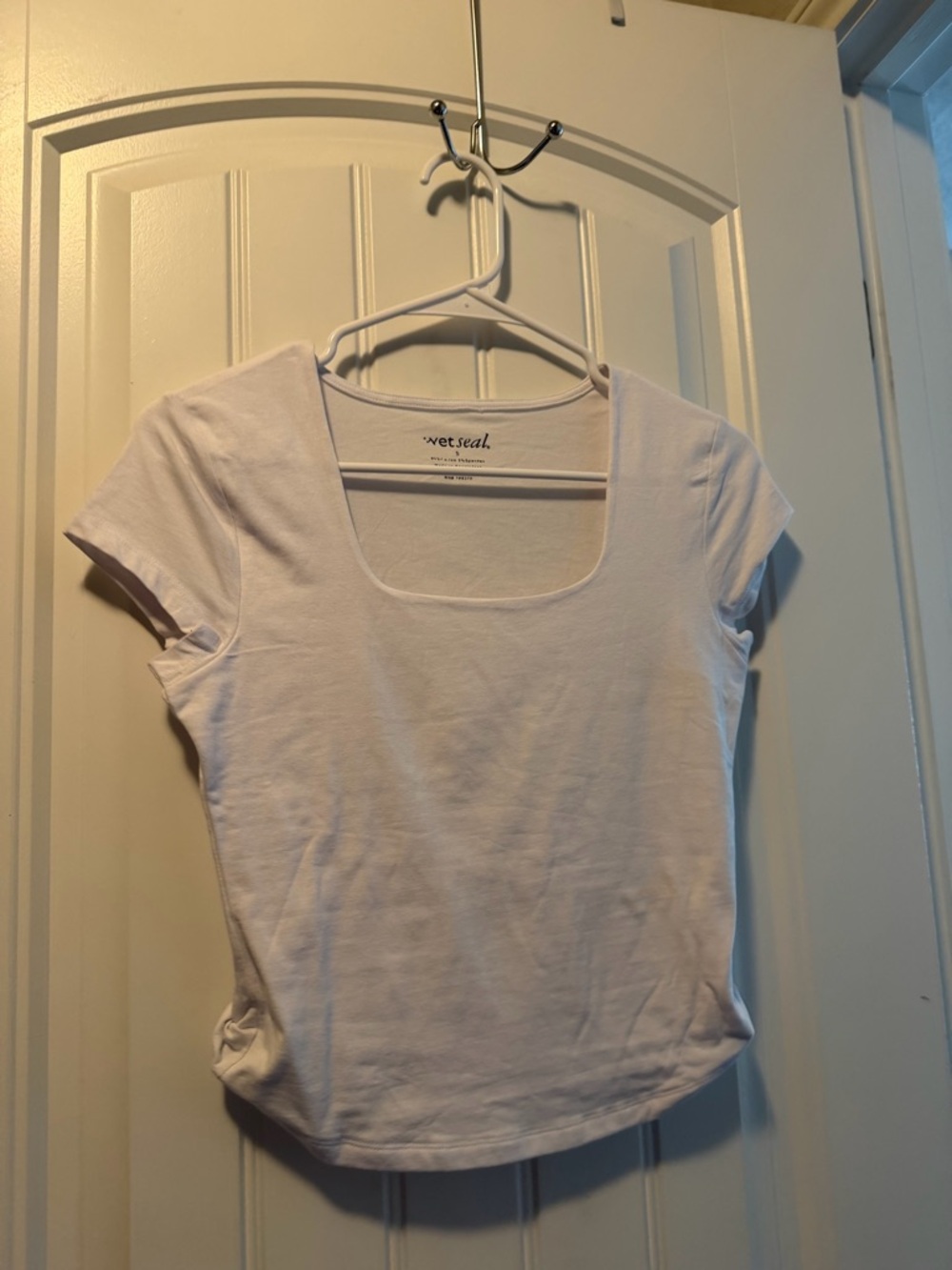 Wet Seal White Scoop Neck Short Sleeve Tee